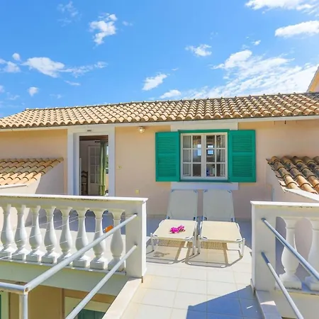 Anna Agios Stephanos Appartement