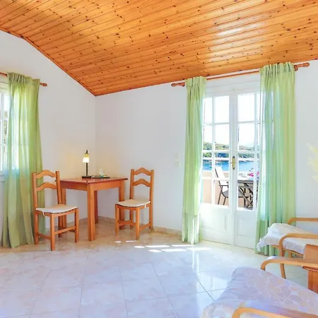 Anna Agios Stephanos Apartment *