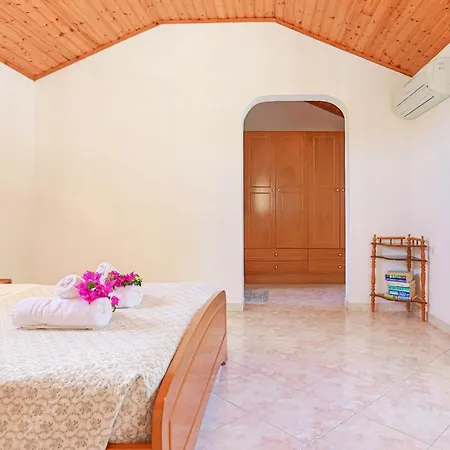 Anna Agios Stephanos Apartment *