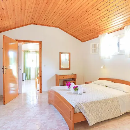 Anna Agios Stephanos * Agios Stefanos Kassiopi