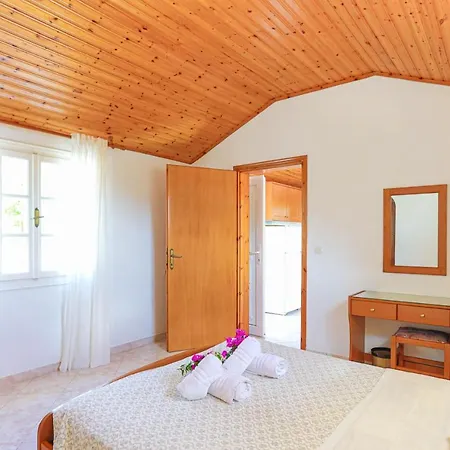 Anna Agios Stephanos *